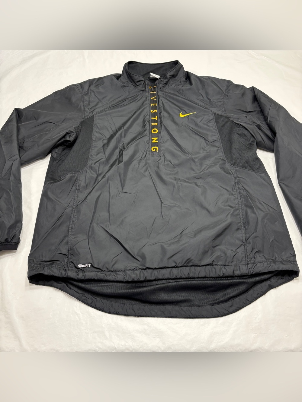 Nike Livestrong Mens Large Quarter Zip Windbreaker Jacket Black NikeFIT DRY